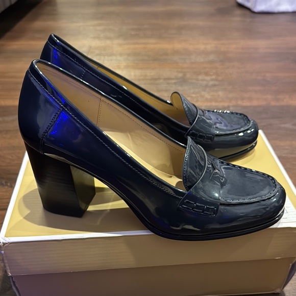 Michael Kors NWT Bucharan Mid Loafer Faux Patent Leather with block Heel. - Picture 3 of 7